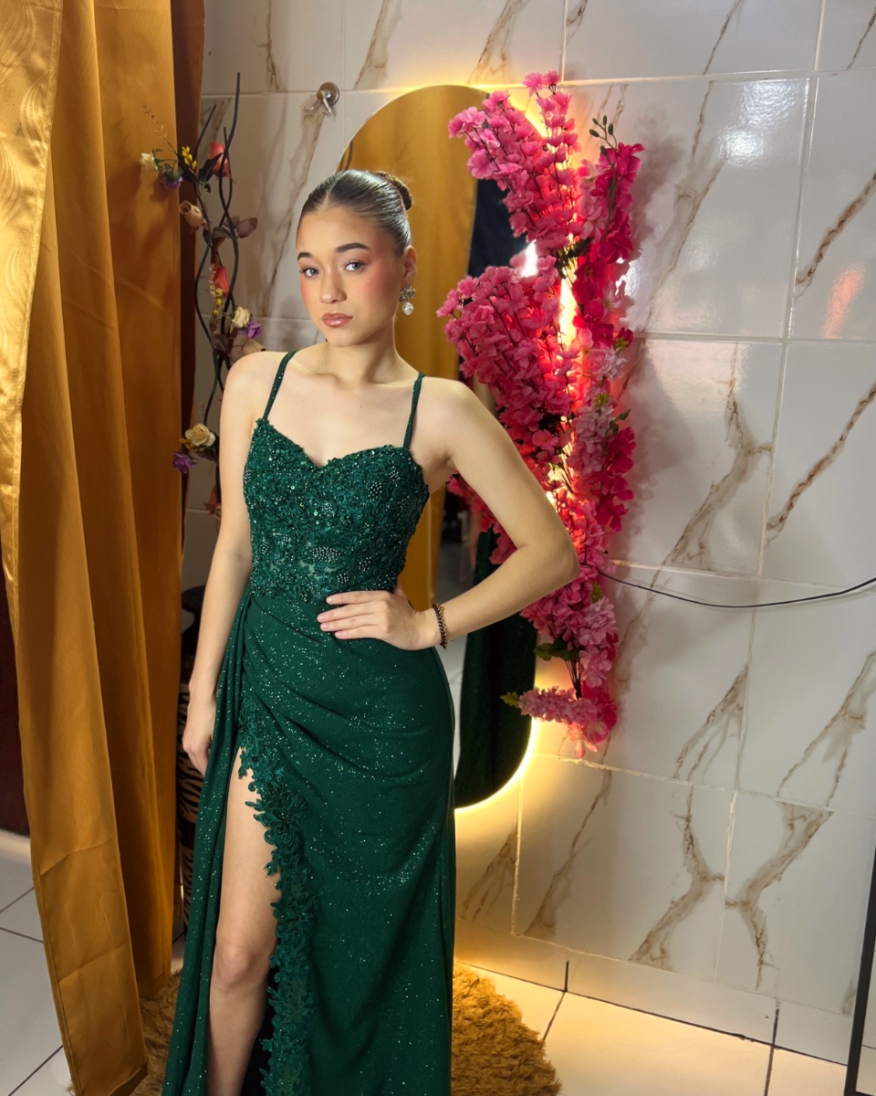 Vestido verde esmeralda con corset y brillos